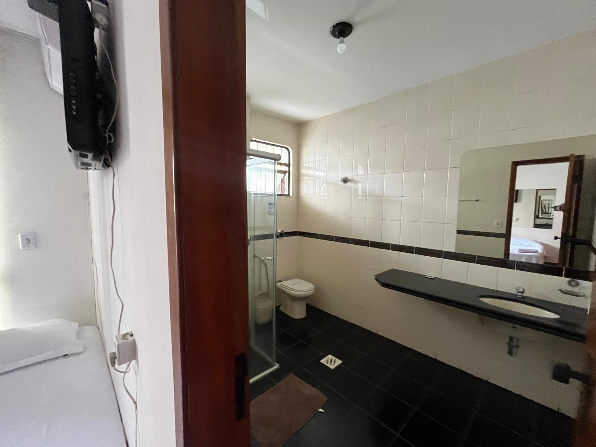 Casa Quintal Bueno! 5 Quartos Com Ar Split E Internet Ultra! Perto Do Melhor De Goiania! Marista Parques Areiao E Vaca Brava Hospital Premium Mater Dei Blue Fit Perdomo Goiania Shopping! Exterior photo
