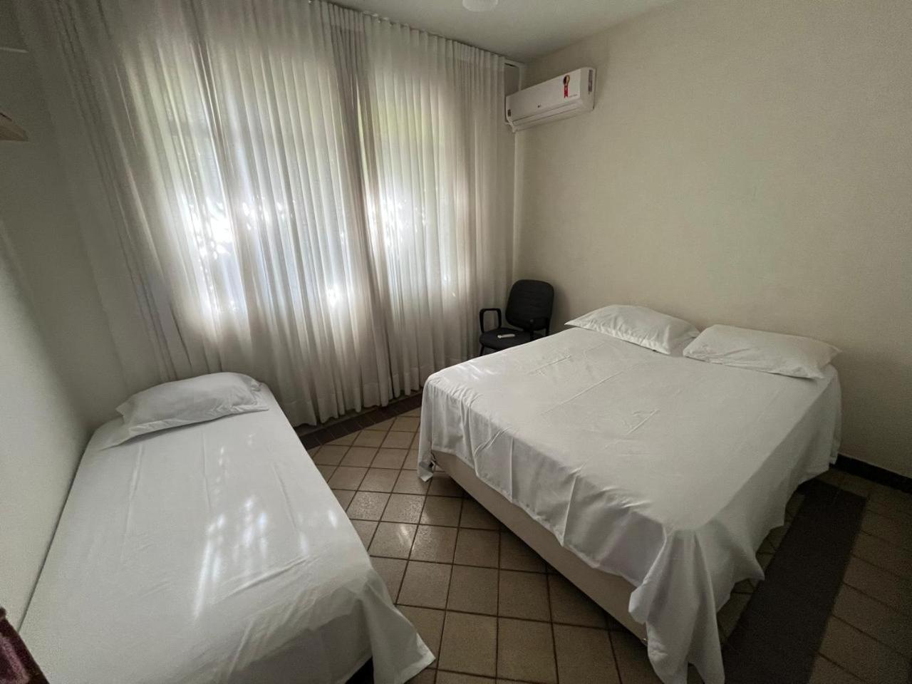 Casa Quintal Bueno! 5 Quartos Com Ar Split E Internet Ultra! Perto Do Melhor De Goiania! Marista Parques Areiao E Vaca Brava Hospital Premium Mater Dei Blue Fit Perdomo Goiania Shopping! Exterior photo
